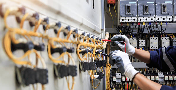 Professional Electrician technician working in Saratoga, WY